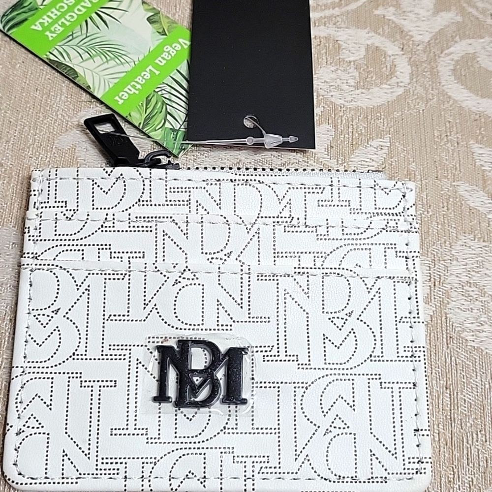 BADGLEY MISCHKA CARD WALLET